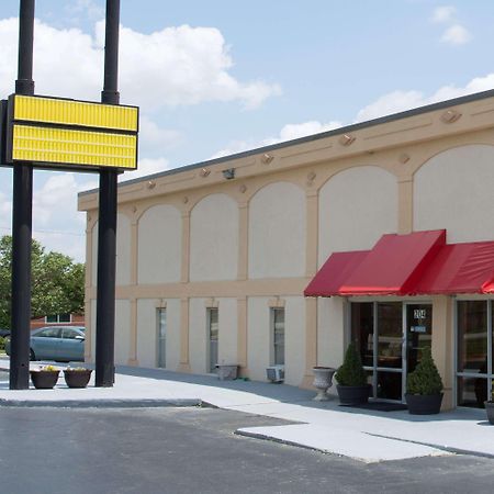 Super 8 By Wyndham Greensboro Exterior foto