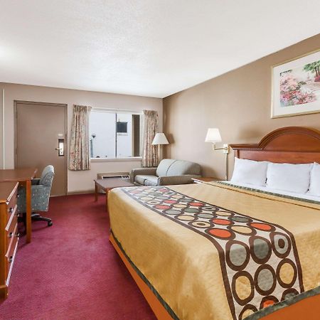 Super 8 By Wyndham Greensboro Exterior foto