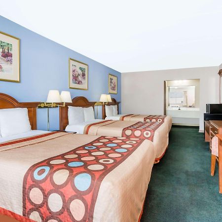 Super 8 By Wyndham Greensboro Exterior foto