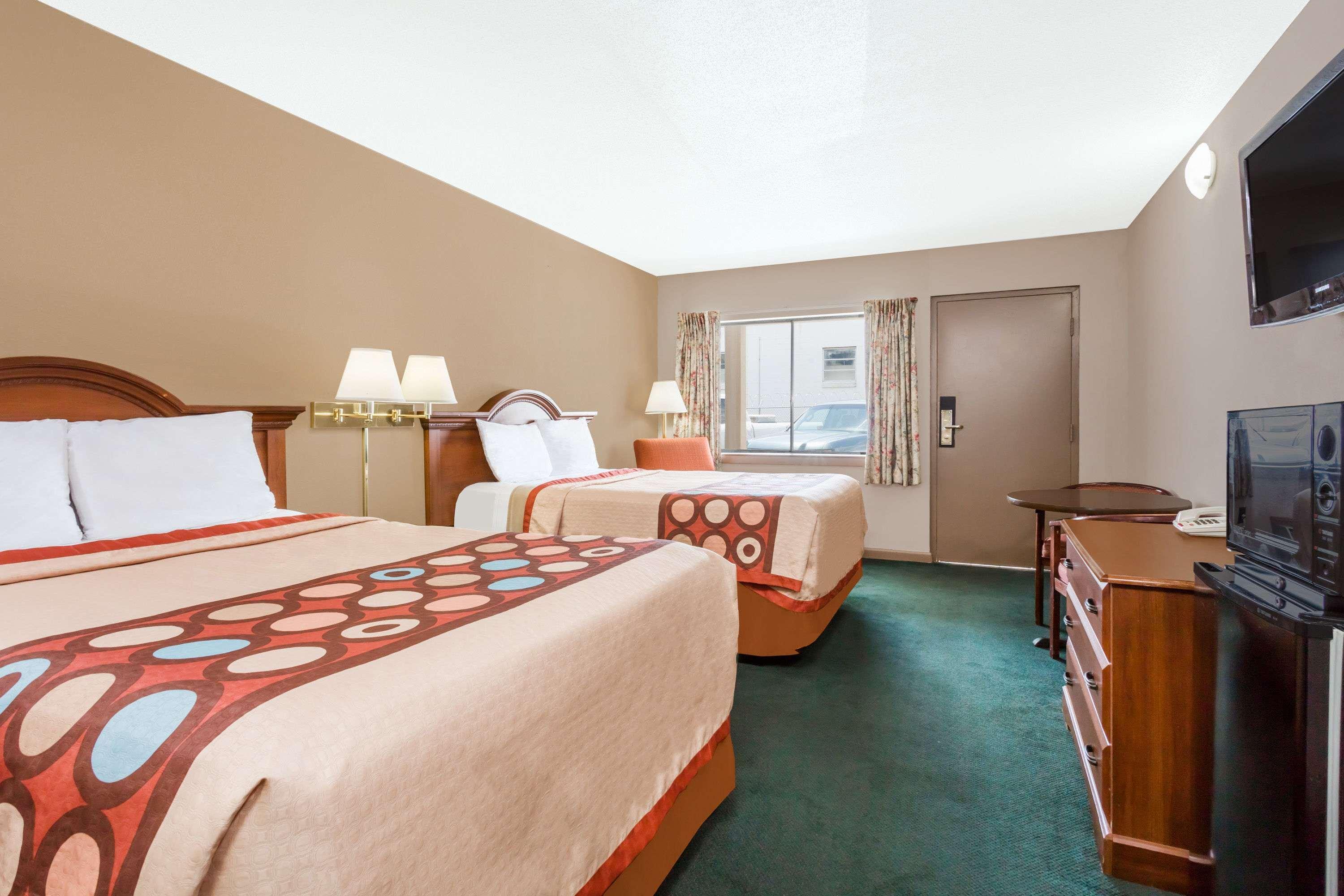 Super 8 By Wyndham Greensboro Exterior foto