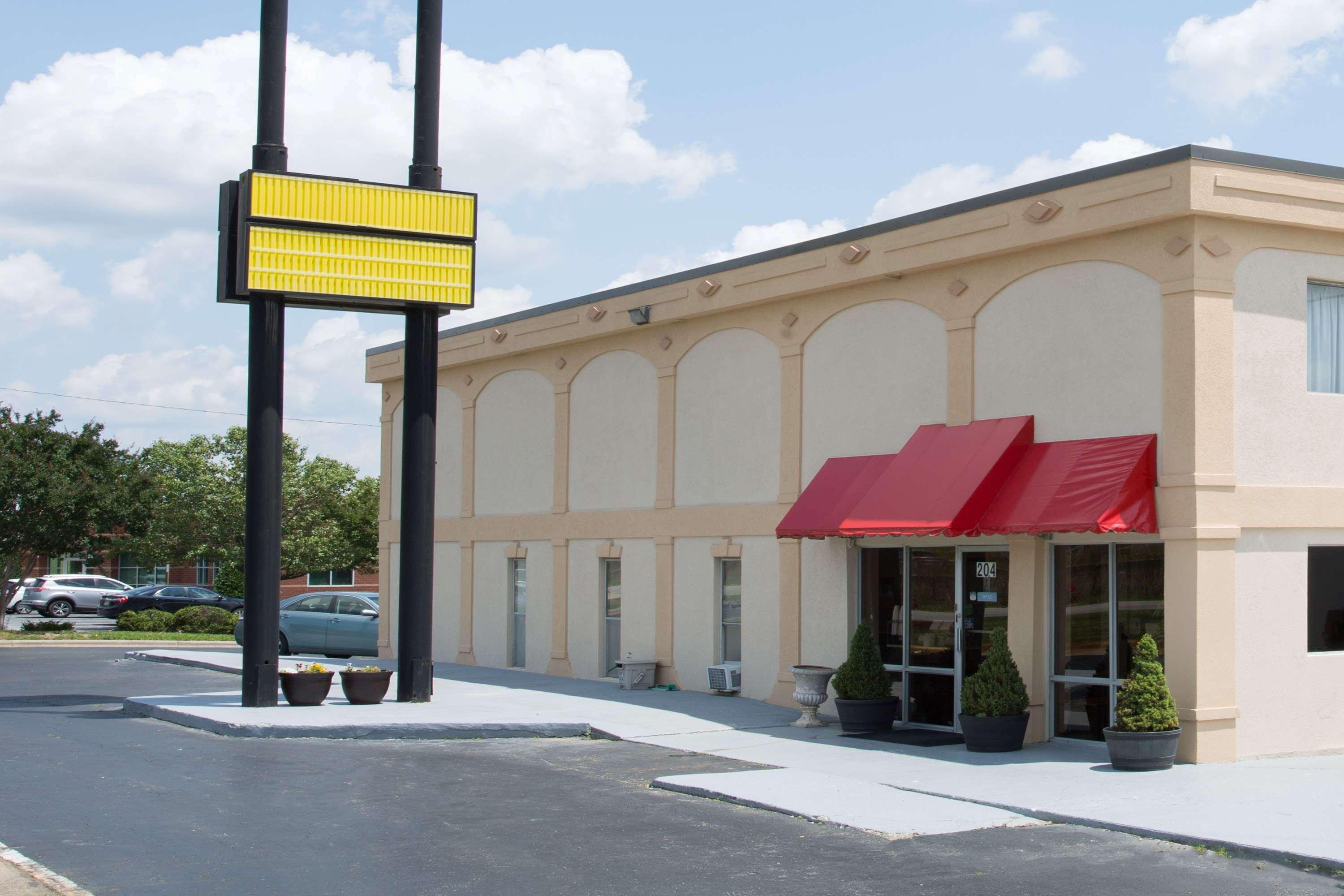 Super 8 By Wyndham Greensboro Exterior foto