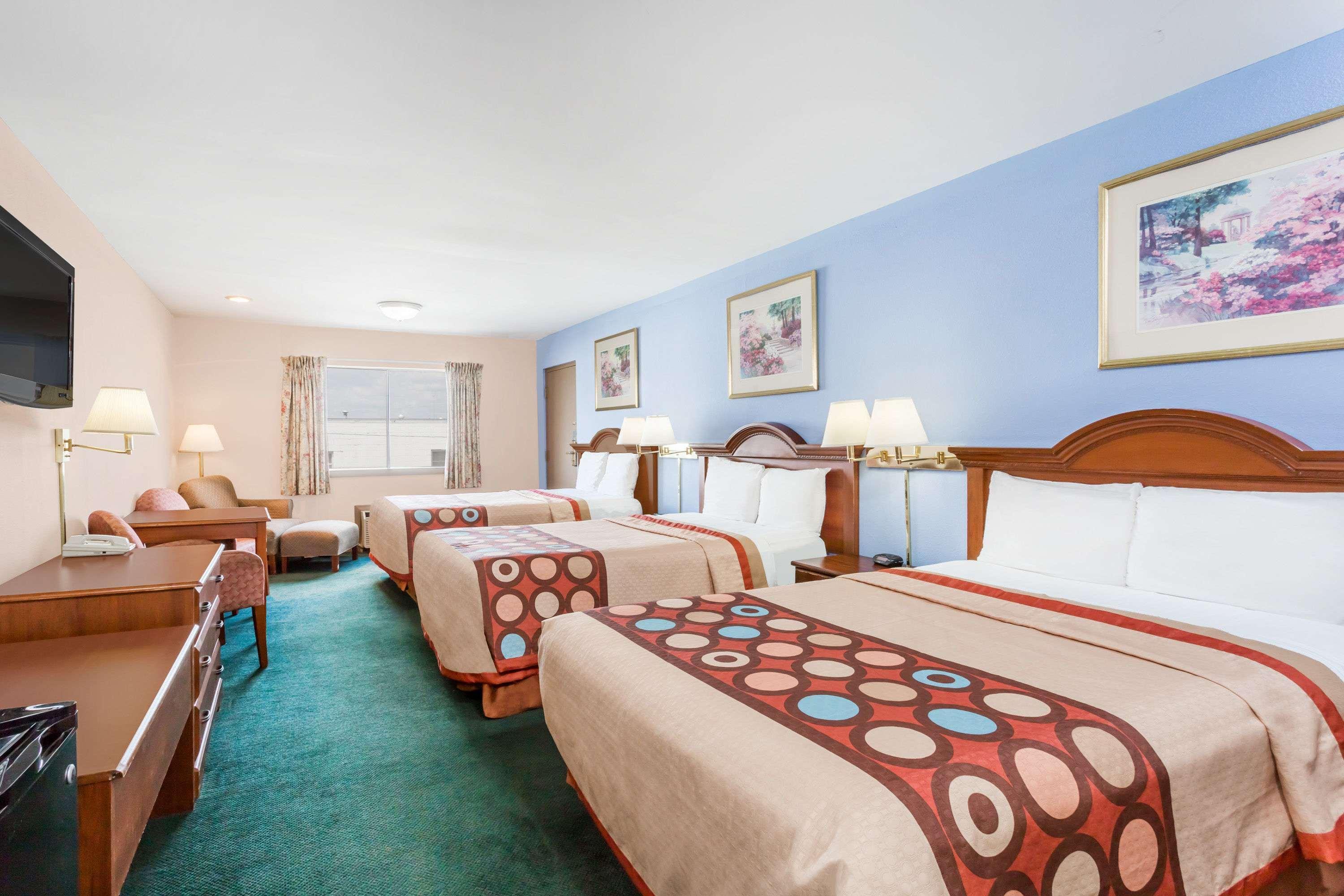 Super 8 By Wyndham Greensboro Exterior foto